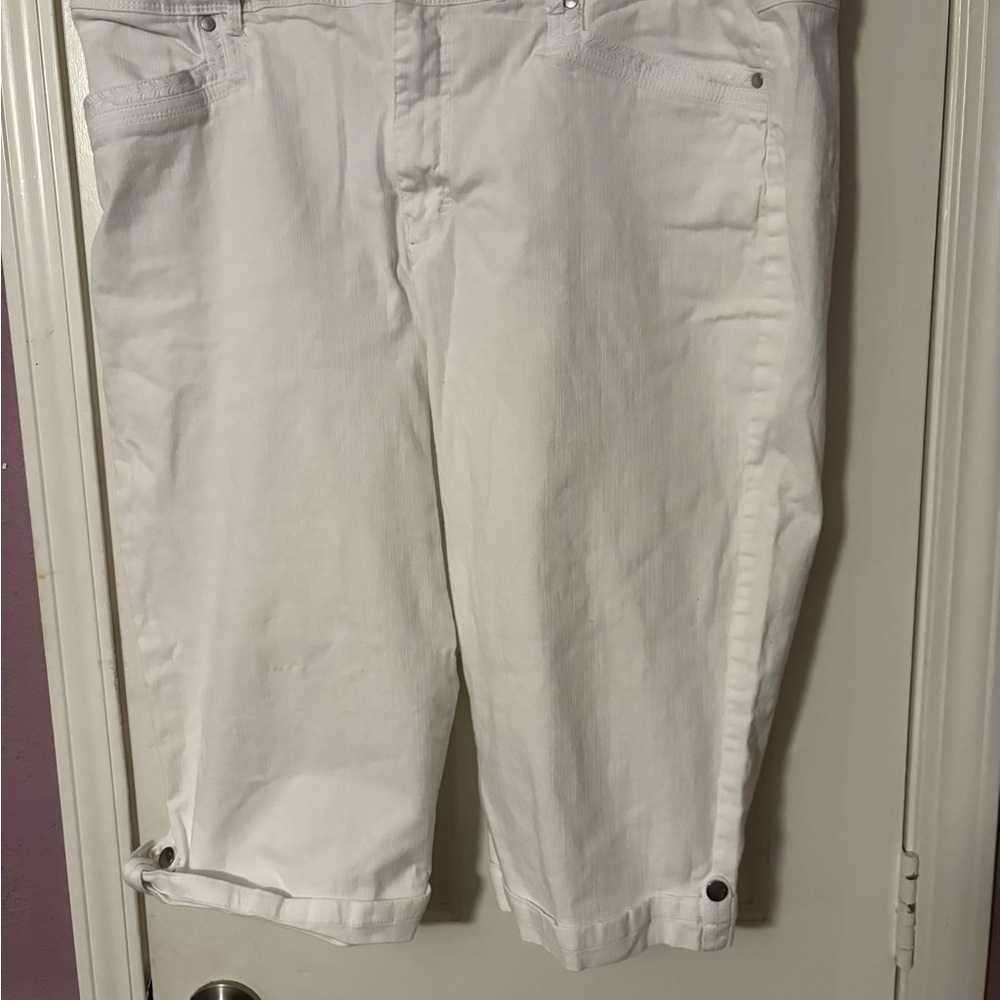Gloria Vanderbilt White Shorts